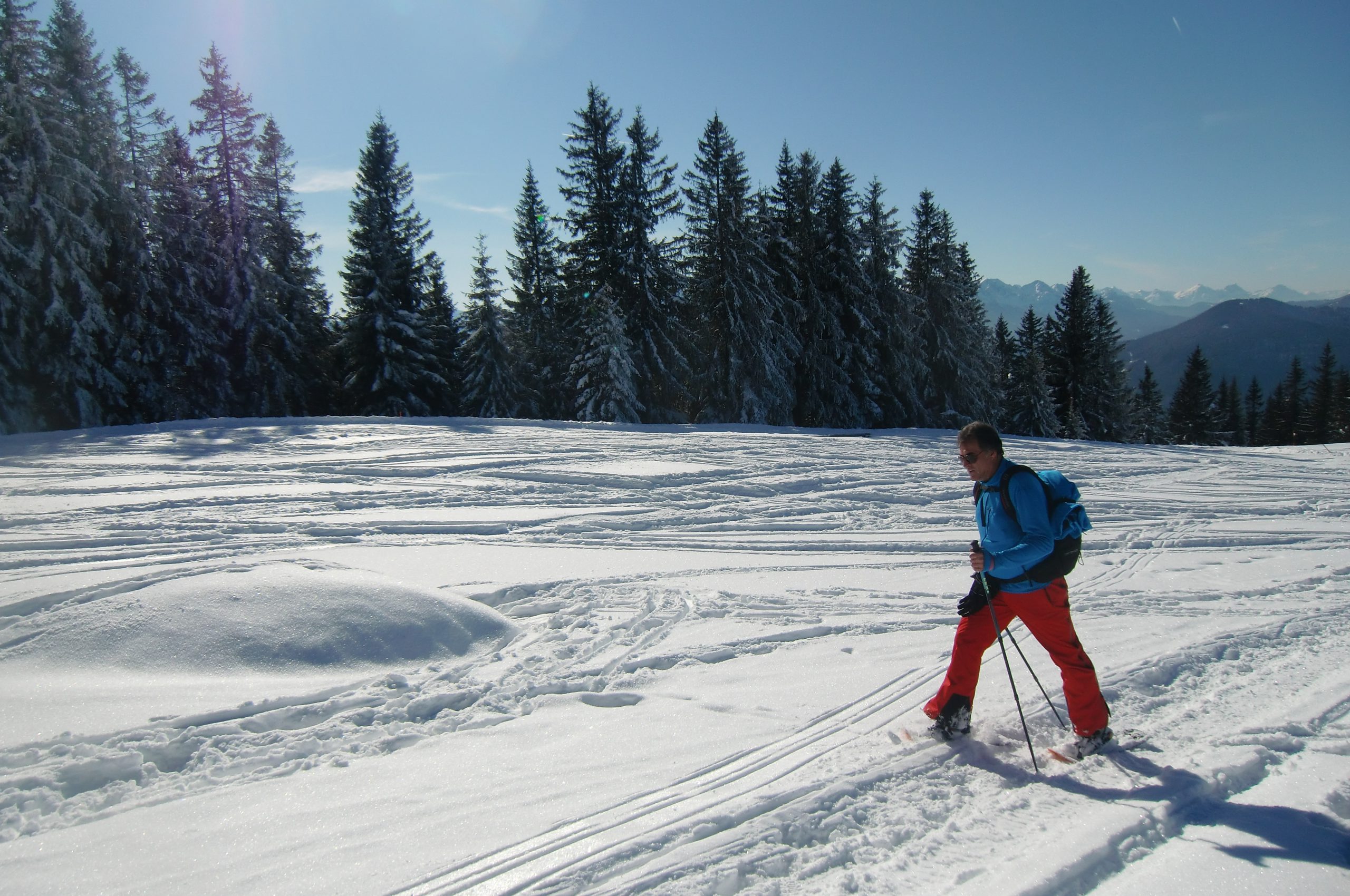 Schneeschuhwandern Während Des Ski- Und Snowboardkurses